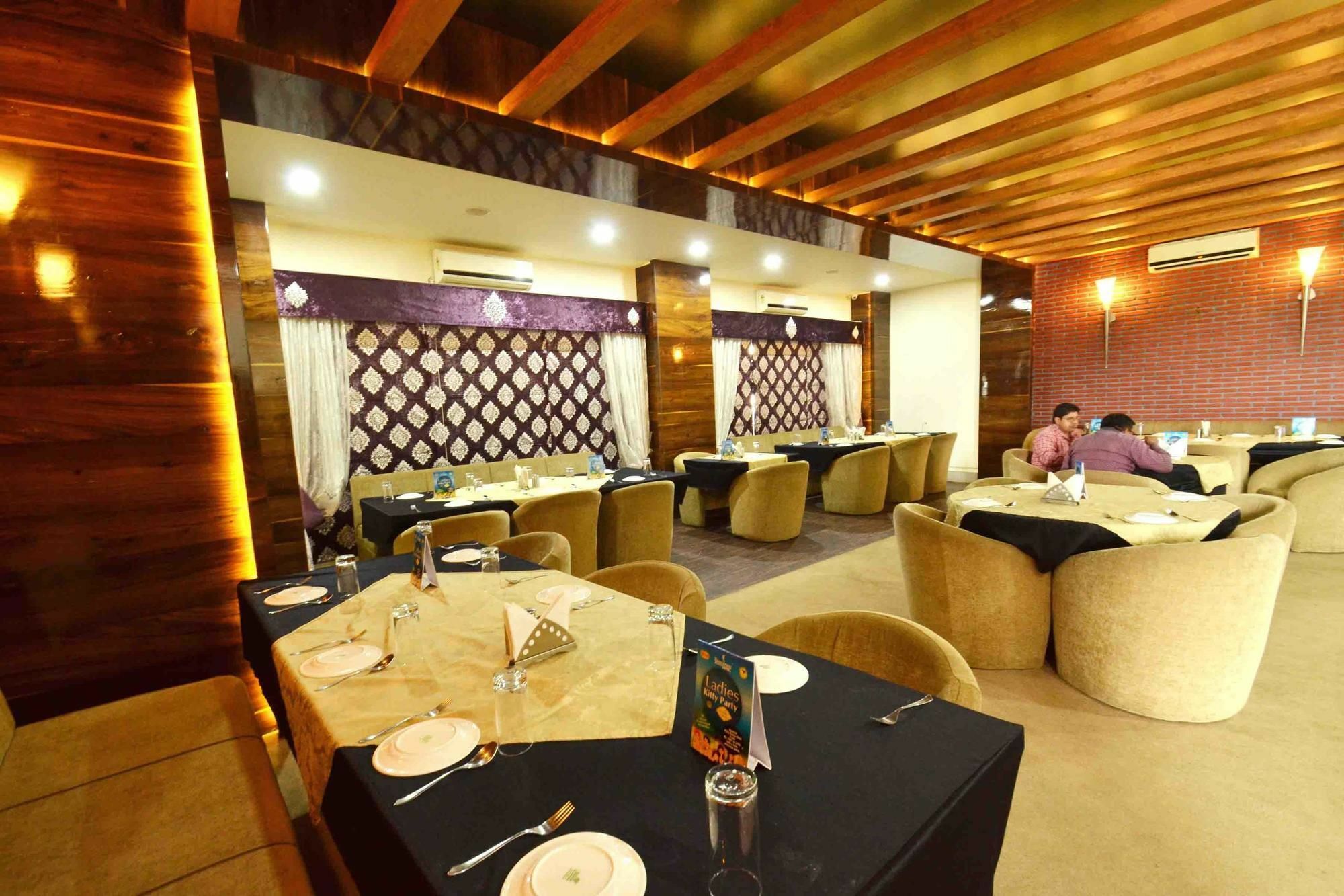 Capital O 1546 The Sensation Hotel Indore Exterior photo